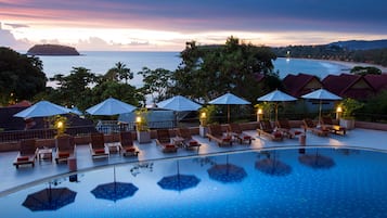 Outdoor pool, sun loungers