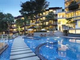 2 piscinas al aire libre, sillones reclinables de piscina