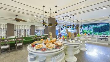 Petit déjeuner anglais (450 THB par personne)