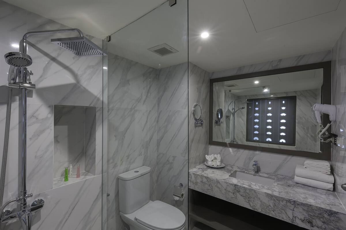 shower, free toiletries, hair dryer, bathrobes