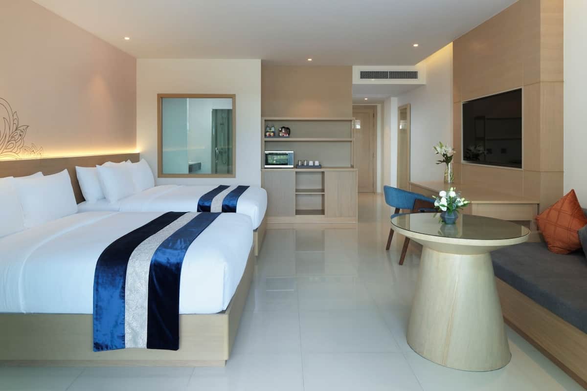 grand room, garden view | premium bedding, minibar, in-room safe, desk