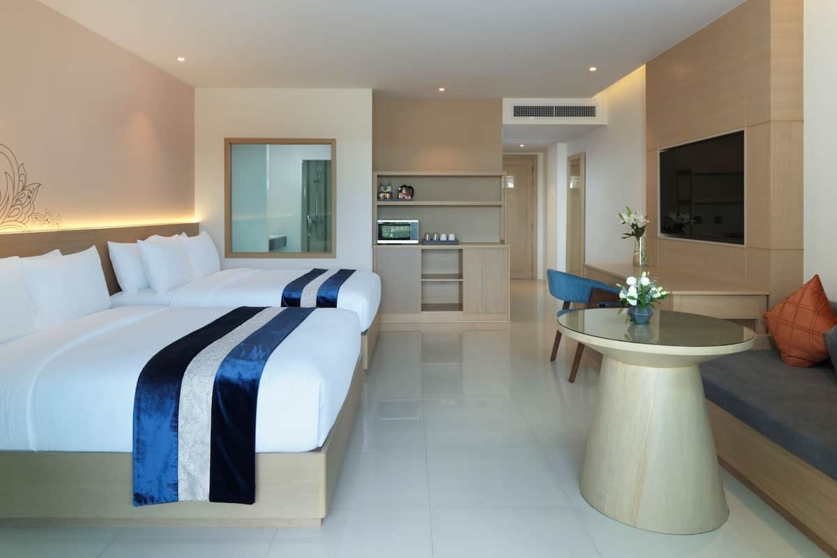 Grand Room, Garden View