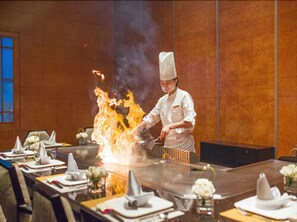 Breakfast and dinner served - Cinese Hotel Dongguan (Dongguan)