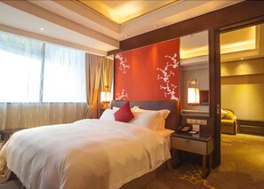 Deluxe Suite | 1 bedroom, premium bedding, Tempur-Pedic beds, free minibar items - Cinese Hotel Dongguan (Dongguan)