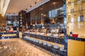 Desayuno buffet diario (CNY 75 por persona)