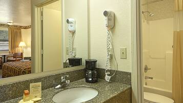 Business Room, 2 Double Beds, Non Smoking (Interior Room) | Bathroom | Free toiletries, hair dryer, towels