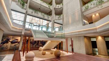 Ruang perawatan pasangan, sauna, hot tub, dan ruang uap