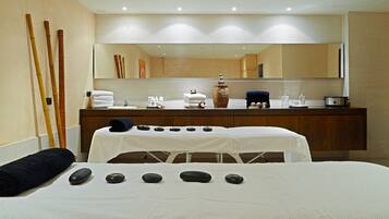 Couples treatment room(s), sauna, hot tub, steam room