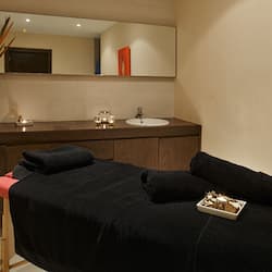 Couples treatment room(s), sauna, hot tub, steam room