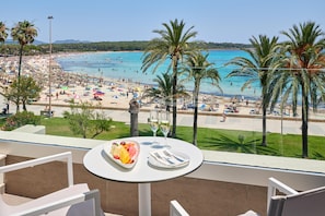 Minibar, in-room safe, desk, blackout curtains - Hipotels Mediterráneo Hotel - Adults Only (Sant Llorenc des Cardassar)