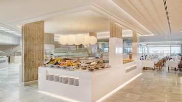 3 ravintolaa, joissa tarjoillaan aamiainen; kansainvälinen keittiö