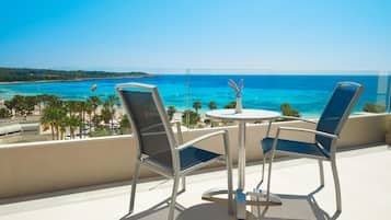 Minibar, caja fuerte, escritorio y cortinas opacas