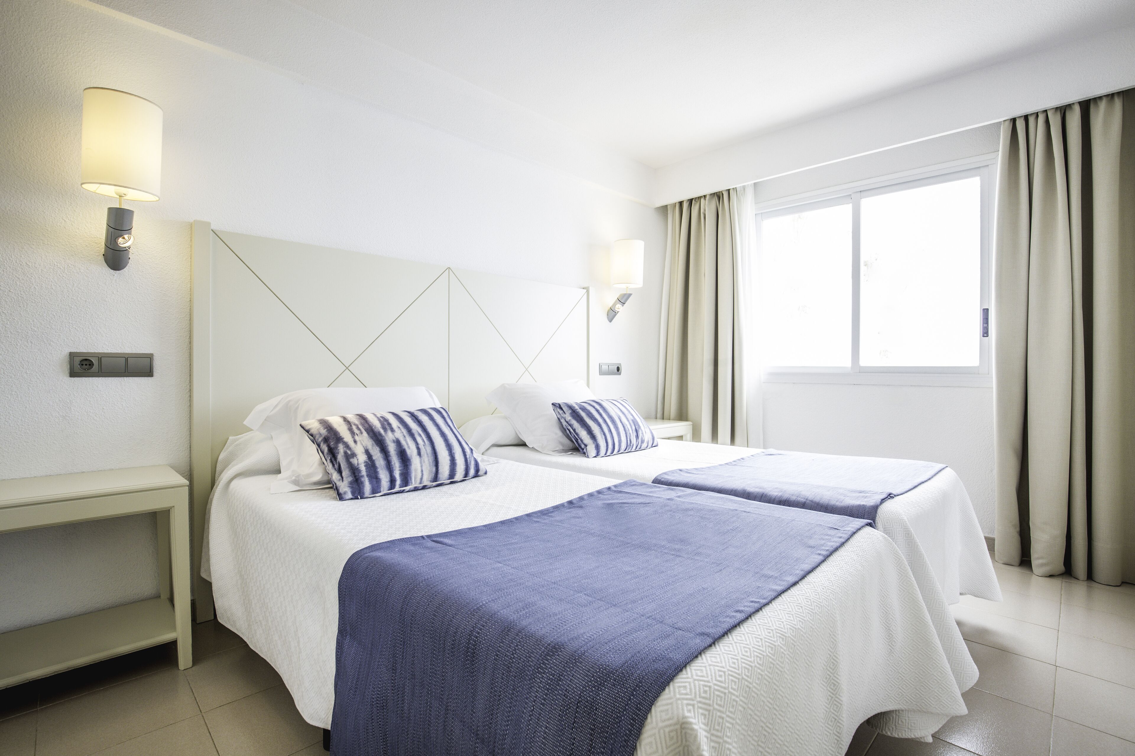 Desk, blackout drapes, free WiFi, bed sheets
