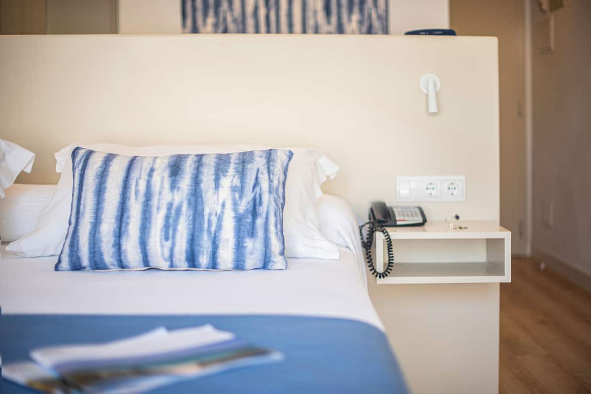 1 bedroom, in-room safe, desk, blackout curtains