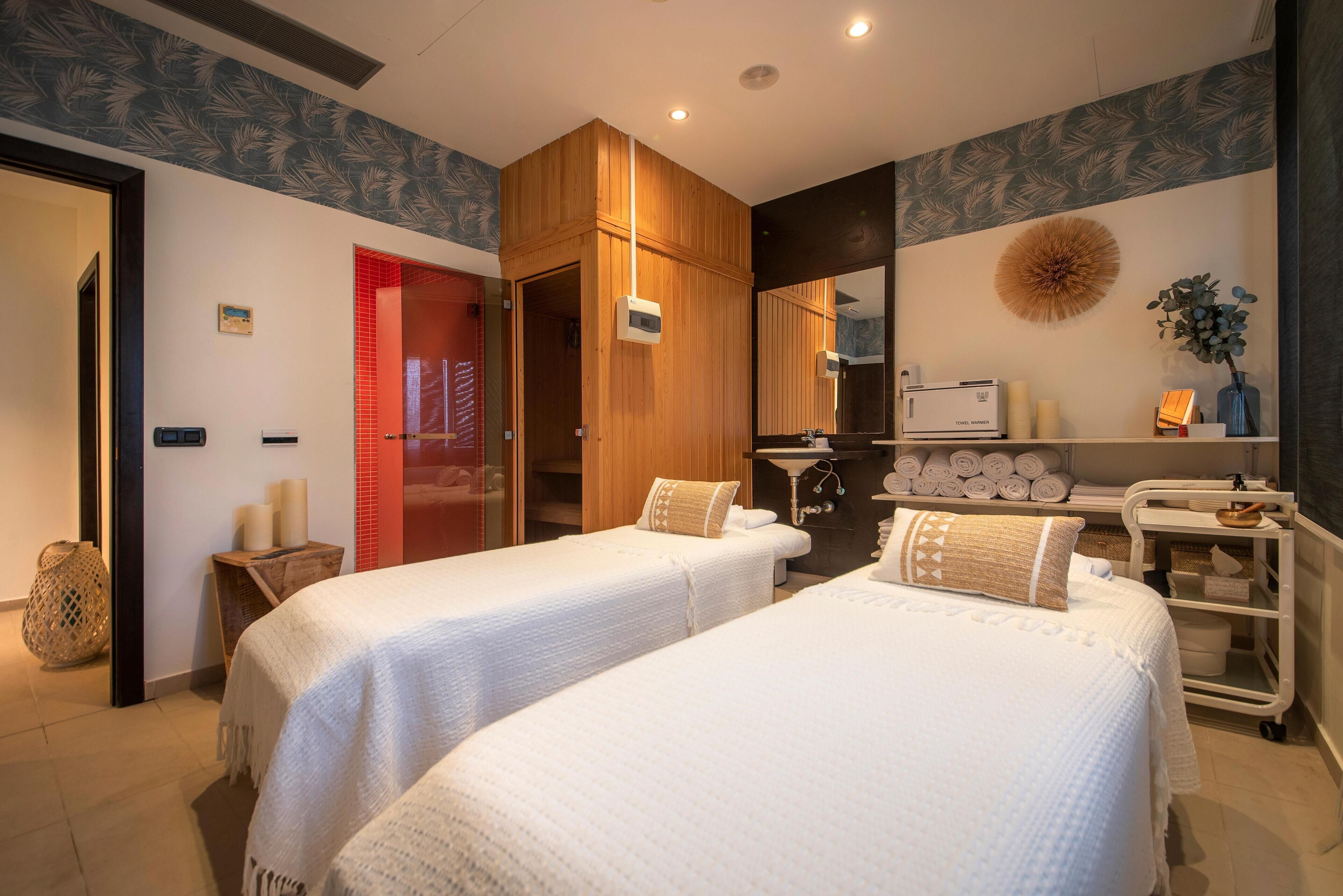 Sauna, tina de hidromasaje, baño de vapor y baño turco o hammam 