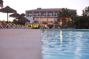 Outdoor pool - Luzmar Villas (Lagos)