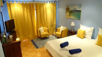 Caixa forta a l'habitació i cortines opaques