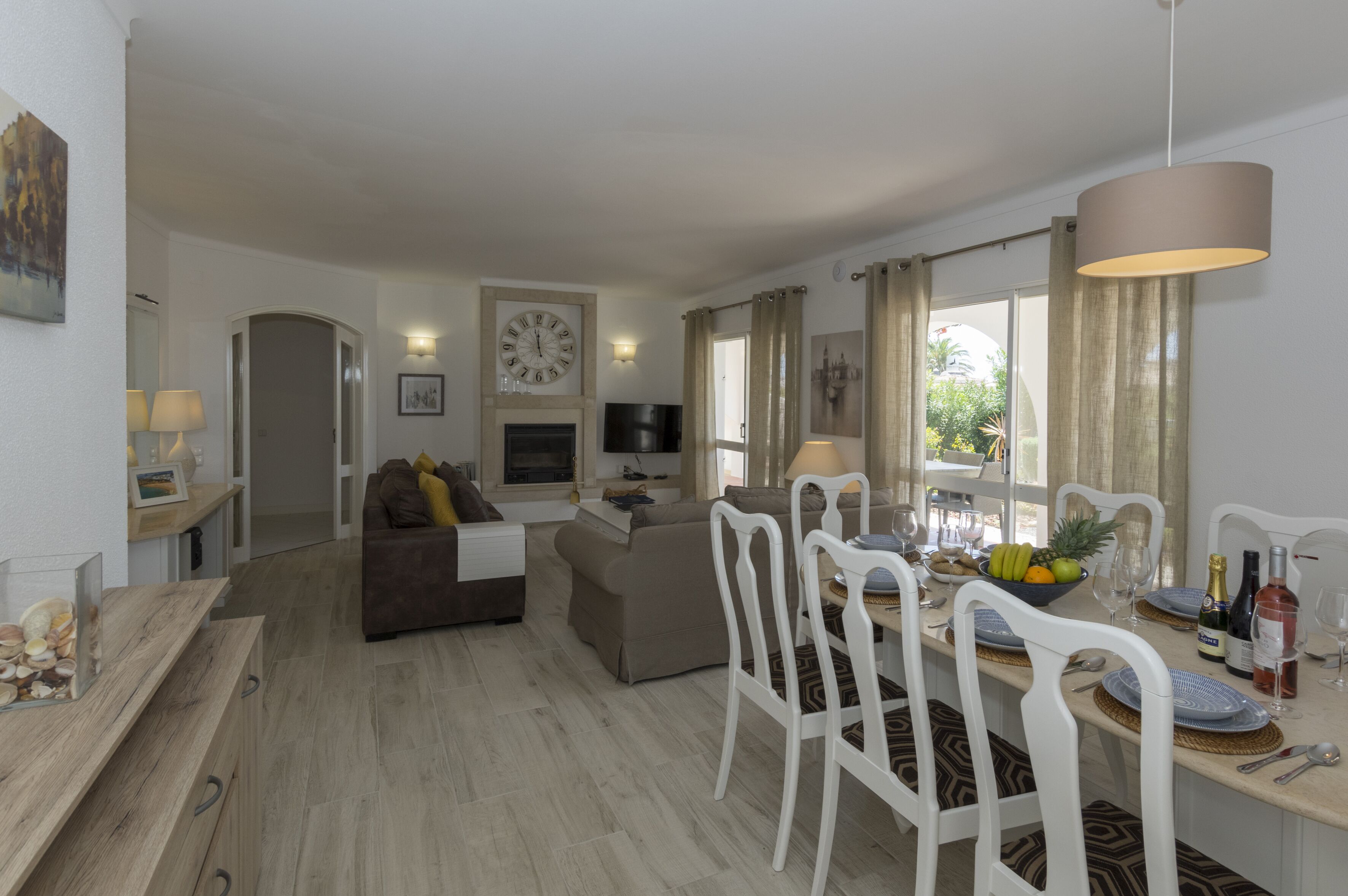 house, 4 bedrooms, private pool | living area | 32-inch flat-screen tv with satellite channels, tv