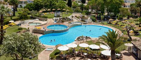 3 outdoor pools, pool umbrellas, pool loungers