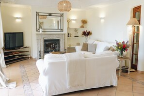 Ferienhaus, 4 Schlafzimmer, eigener Pool | Wohnbereich