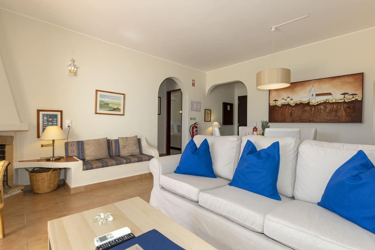 apartment, 2 bedrooms, garden view | living area | 32-inch flat-screen tv with satellite channels, tv