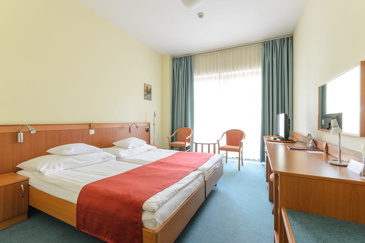 Standard Double Room | 1 bedroom, minibar, in-room safe, blackout curtains