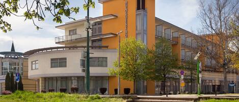 Pintu masuk properti