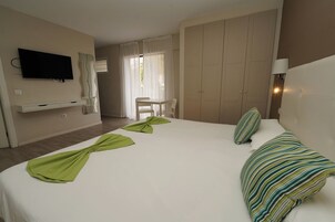 Studio, Kitchen | 1 bedroom, in-room safe, free WiFi, bed sheets