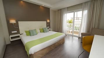 Superior-Zimmer, Poolblick | 1 Schlafzimmer, Zimmersafe, kostenloses WLAN, Bettwäsche