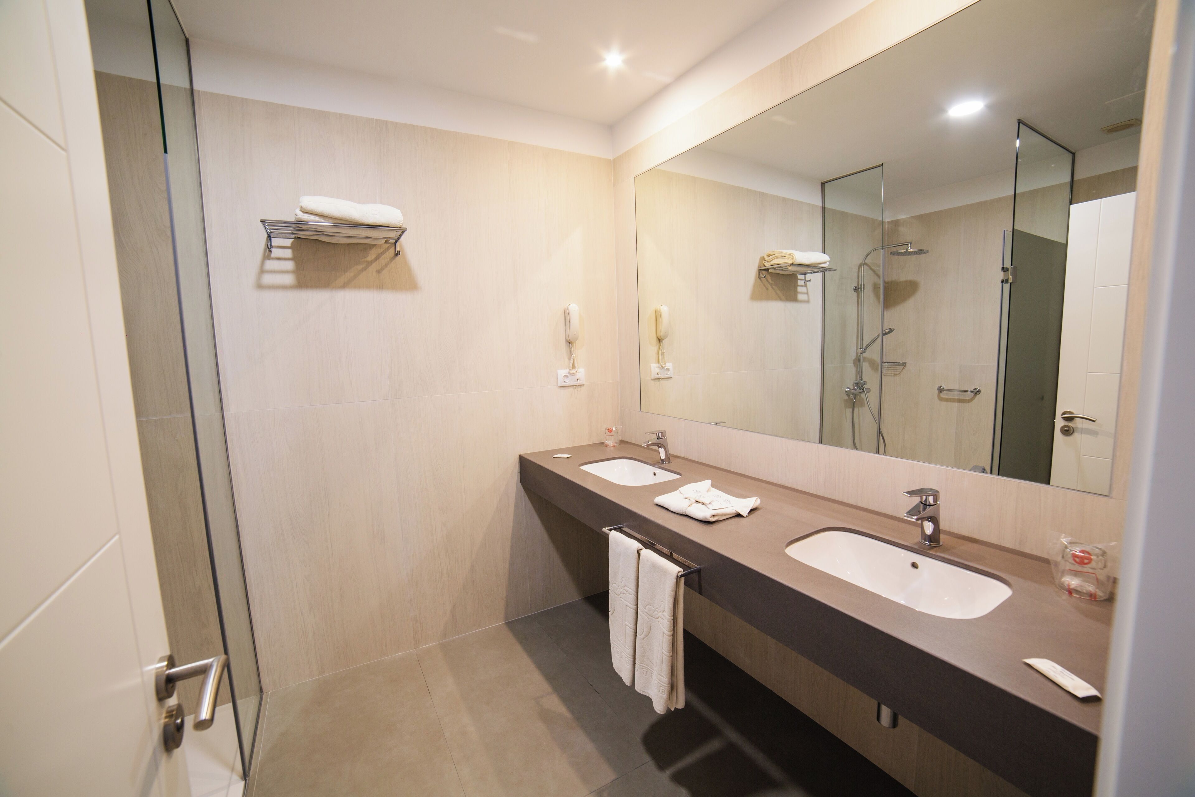 superior room | bathroom | free toiletries, hair dryer, towels, soap