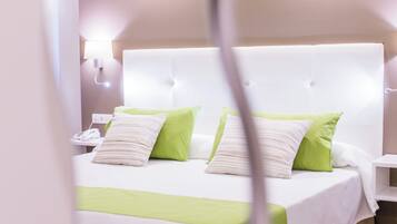 Habitación superior | 1 dormitorio, caja fuerte, wifi gratis y ropa de cama
