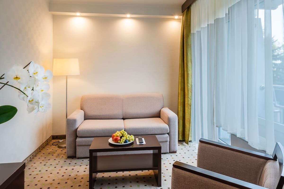 junior suite | in-room safe, desk, free wifi, bed sheets