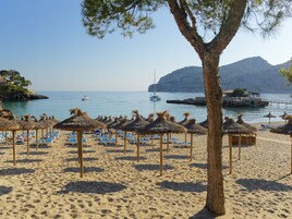 Beach nearby, sun loungers