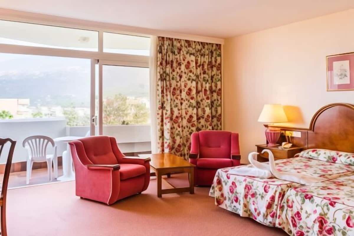 Wohnbereich | 1-Zoll-Fernseher mit Kabelempfang