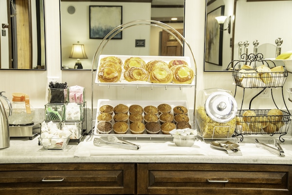 Free daily continental breakfast