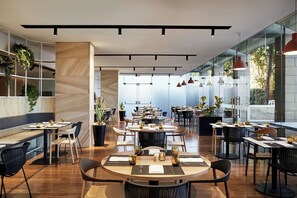 Restaurant - Crowne Plaza Sydney Macquarie Park by IHG (Macquarie Park)