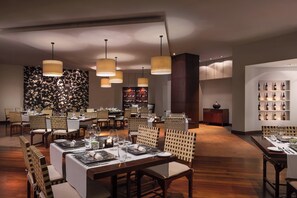 2 restaurants; breakfast, lunch, and dinner served - Le Meridien Angkor (Siem Reap)