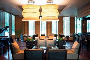 Bar à cocktails, vue sur le jardin