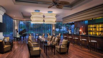 Bar à cocktails, vue sur le jardin