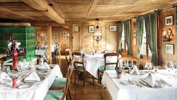 FrĂŒhstĂŒck, Mittagessen, Abendessen, lokale KĂŒche, Speisen im Freien