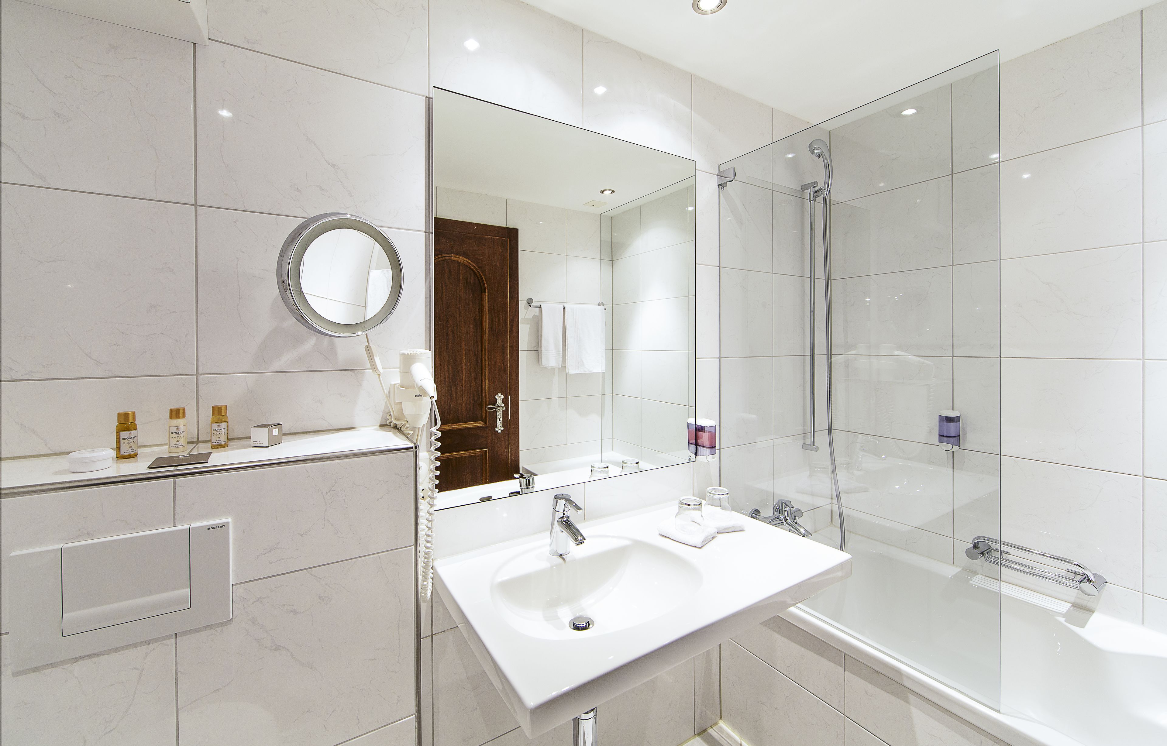 double room single use, lake view | bathroom | deep-soaking bathtub, free toiletries, hair dryer, bathrobes