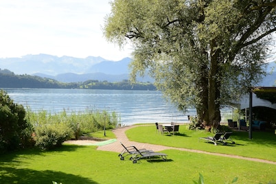 Swiss-Chalet Merlischachen - Romantik Schloss-Hotel am See