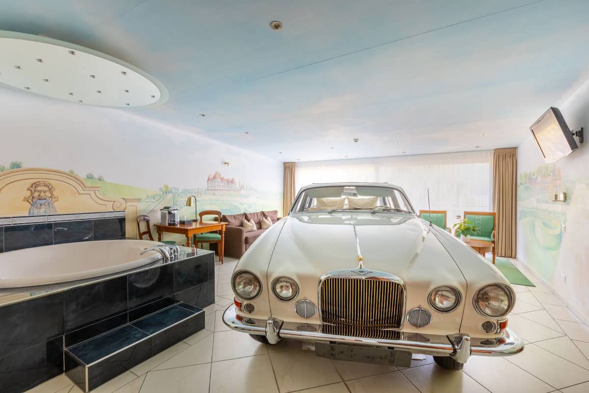Jaguar Suite | เครื่องนอนป้องกันสารก่อภูมิแพ้, มินิบาร์, ตู้นิรภัยในห้องพัก, โต๊ะทำงาน