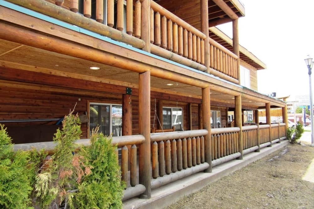 Yellowstone Country Inn