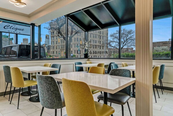 Free daily continental breakfast - Quality Inn Detroit Downtown (Detroit)