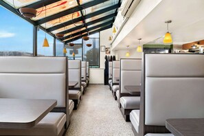 Breakfast, lunch, dinner served; American cuisine 