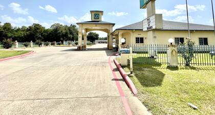 Luxury Inn & Suites Liberty