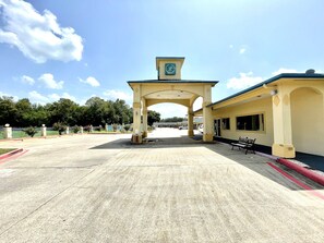 Front of property - Luxury Inn & Suites Liberty (Liberty)