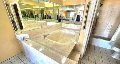 Luxury Inn & Suites Liberty