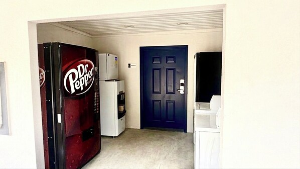 Vending machine - Luxury Inn & Suites Liberty (Liberty)